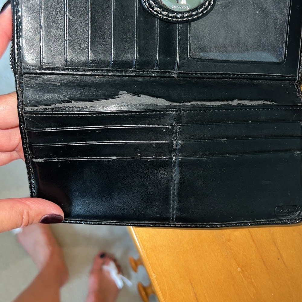 Coach embossed pattern leather zippered wallet with turn lock - Picture 7 of 13